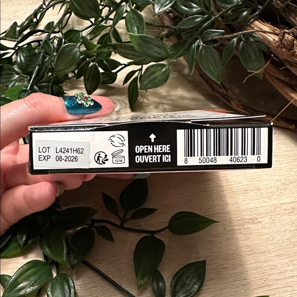 PEACE OUT | Early Stage Acne Dot - 8 acne treatment dots - Picture 10 of 11